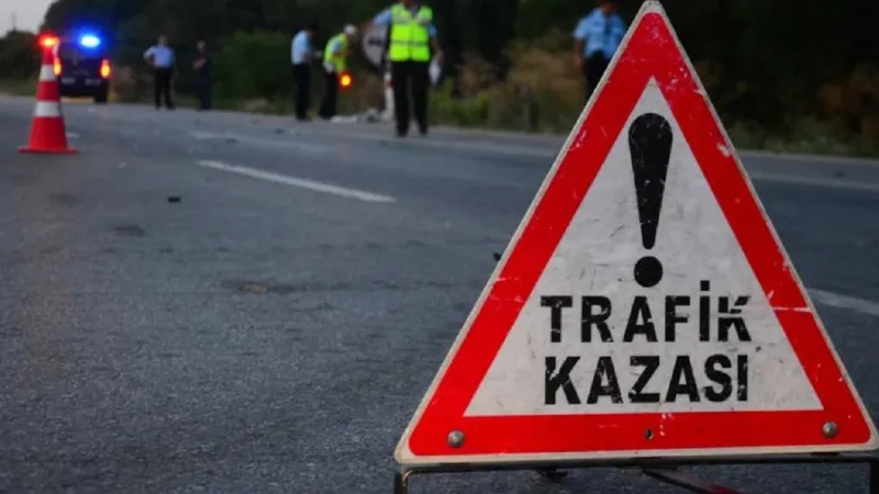 Adana'da acı kaza: Sulama kanalına devrilen araçta baba ve iki kızı öldü