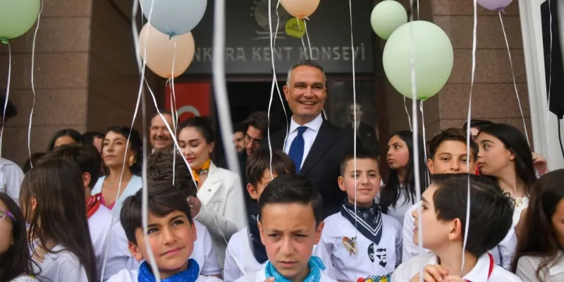 Ankara'da Çocukların Hayal Gücüyle Sanat Şöleni! "Çark ve Salıncak"