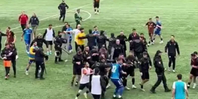 Artvin'de savaş gibi maç: Hakem ikinci yarıya çıkmadı