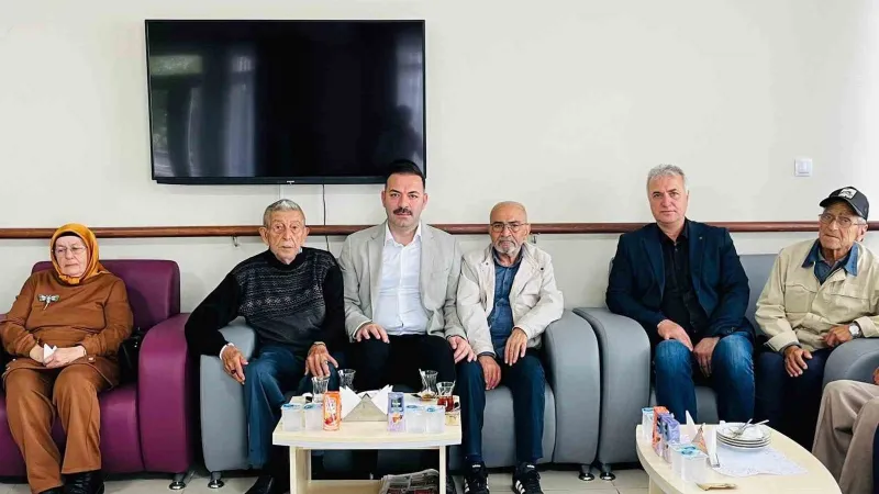 Bayramda huzurevi sakinleri unutulmadı