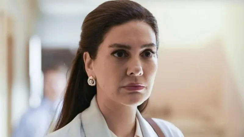Bergüzar Korel'den yapay zeka isyanı: 'Tükettiniz bizi!'