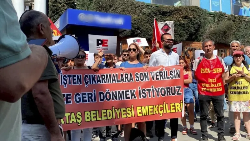 Beşiktaş işçileri belediye önünde süresiz oturma eyleminde