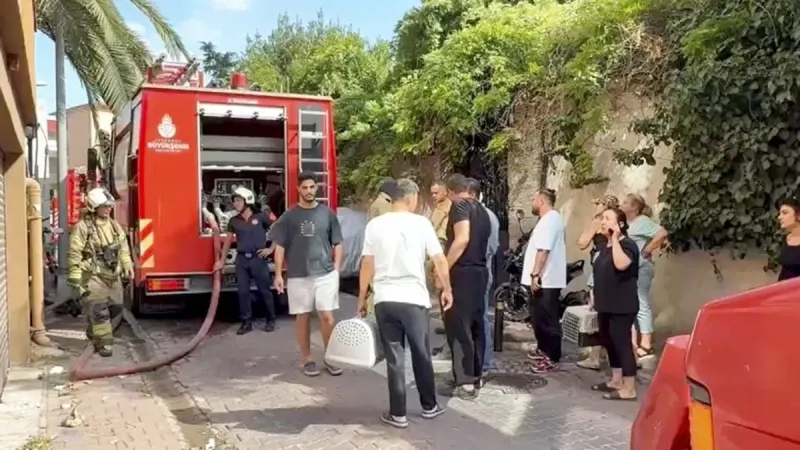 Beşiktaş’ta 5 katlı binada korkutan yangın! Karı koca dumandan etkilendi
