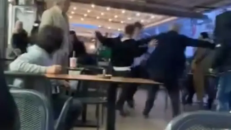 Bursa'da Gençler Birbirine Girdi! Kavga Anı Kamerada