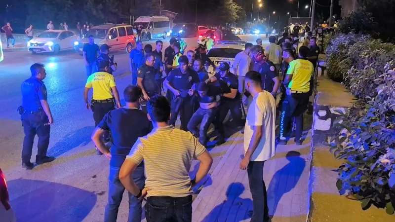 Bursa'da gençlerin kavgasına aileler de karıştı! O anlar kamerada