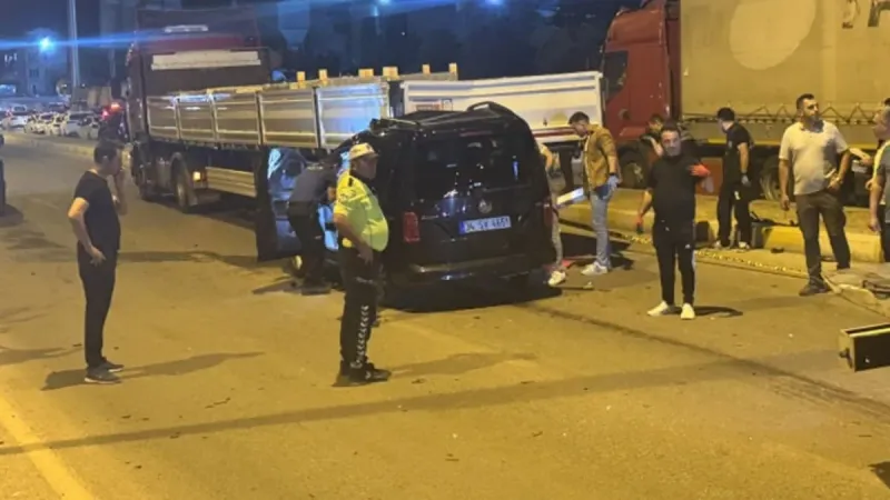Çankırı'da hafif ticari araç tıra arkadan çarptı: 2 ölü, 3 yaralı