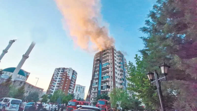 Diyarbakır'da yangın çıktı can pazarı yaşandı! Kahraman nakliyeci korku dolu yangın anlarını anlattı