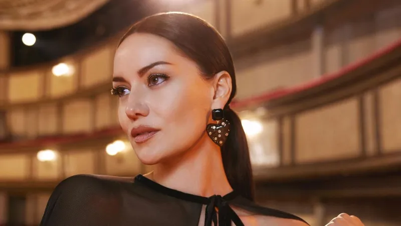 Fahriye Evcen'den Müjde! O Diziyle Ekranlara Dönüyor Mu?