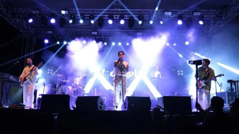 Gitaristinin Erdoğan’ı eleştiren paylaşımları ortaya çıktı, AKP’li belediye Madrigal konserini iptal etti