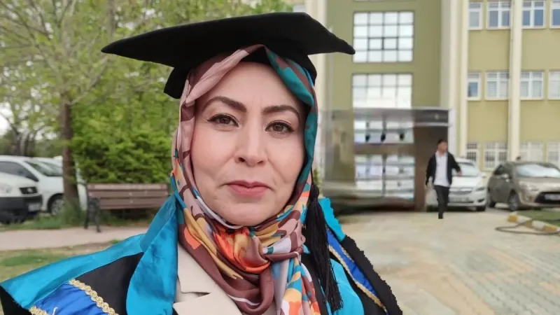 Gurbet’in okuma azmi: 48 yaşında üniversite hayalini gerçekleştirdi... Okumaya, öğrenmeye devam edeceğim