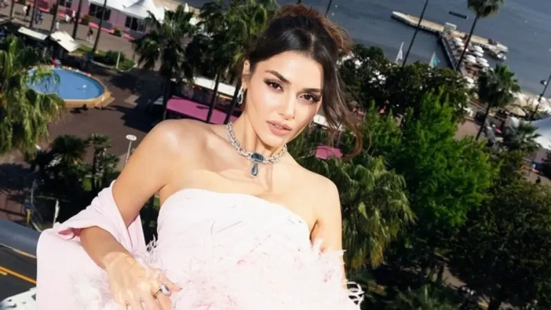 Hande Erçel'den "ayrılık" iddialarına fotoğraflı yanıt!