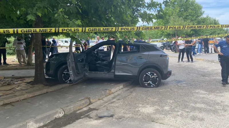 Hastane bahçesinde oturanlara otomobil çarptı: 1 ölü, 1 yaralı