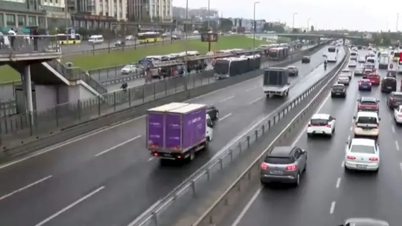 İstanbul'da Sonbahar Sürprizi! Yağmur ve Soğuk Hava Alarmı!