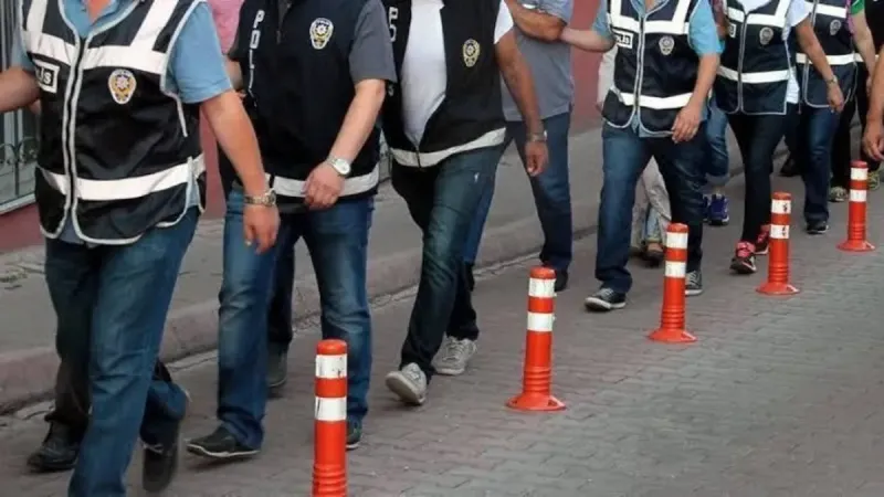 İzmir’de FETÖ operasyonu: 20 gözaltı