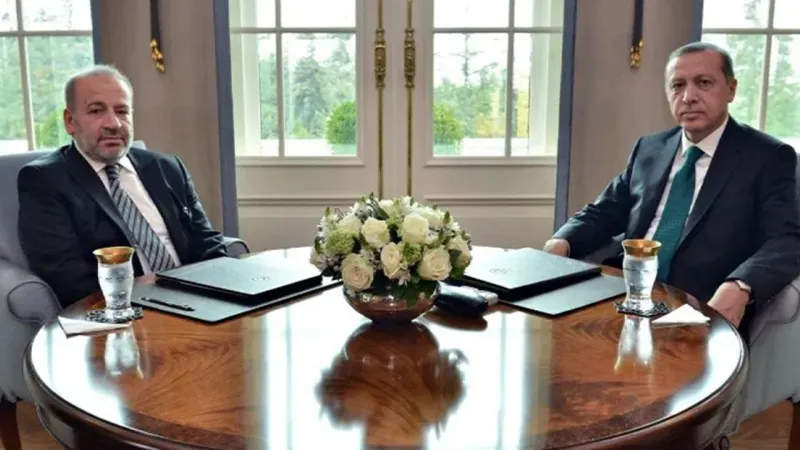 İzzet Özgenç’ten sert sözler: 'Kirli pazarlığın içindeler'