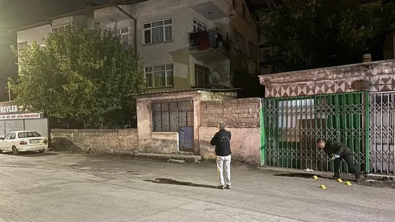 Kayseri’de pompalı tüfekle evi kurşunladılar