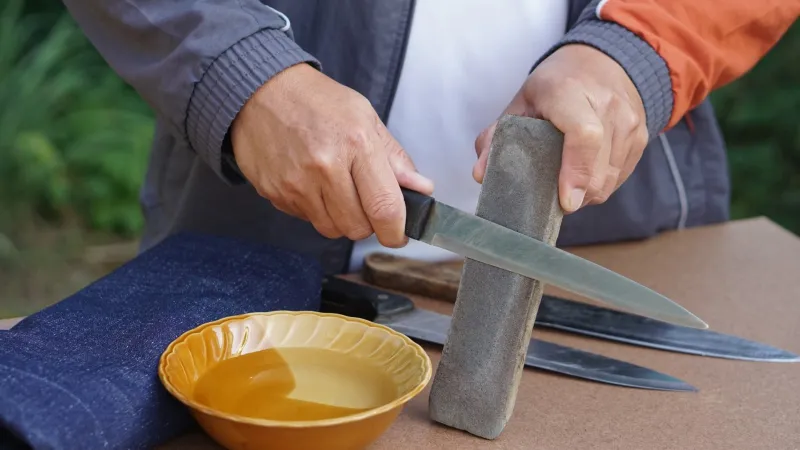 Körelen bıçakları dakikalar içinde testere gibi yapıyor! Sadece birkaç dakika uygulamak yetiyormuş
