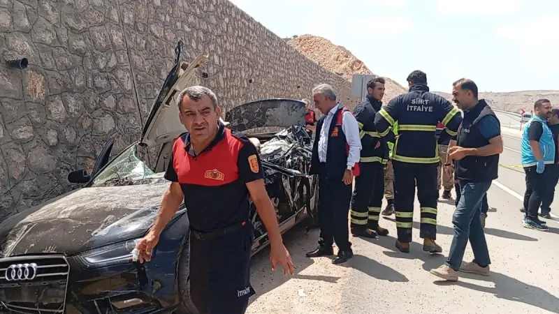 Feci Kaza: Lüks Otomobil Kamyonla Çarpıştı! İşte Olay Yerinden İlk Görüntüler