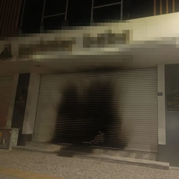 Bursa'da Şok! Mağaza Kundaklama Girişimi Kamerada!