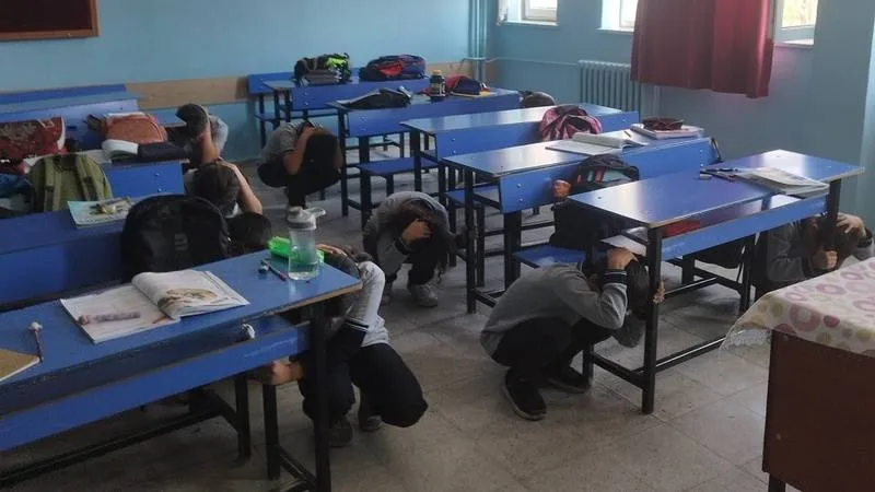 MEB'in Afet Duyurusu Ortalığı Karıştırdı! Kadem Özbay'dan Sert Sözler
