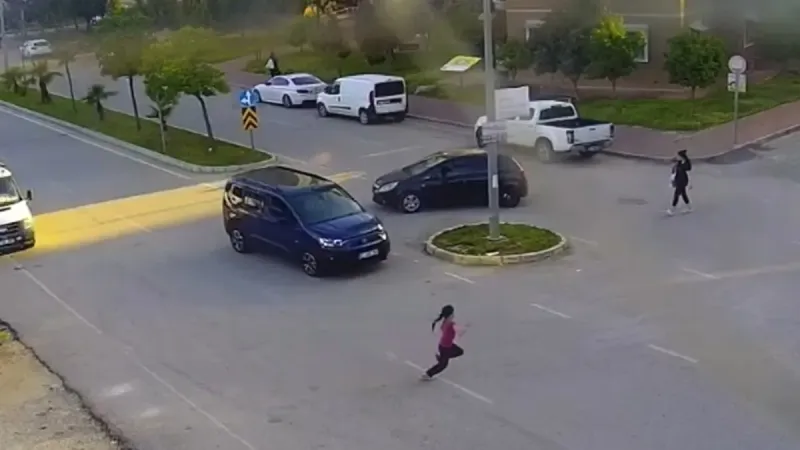 Adana'da Feci Kaza! Yola Fırlayan Çocuk Canından Oluyordu!