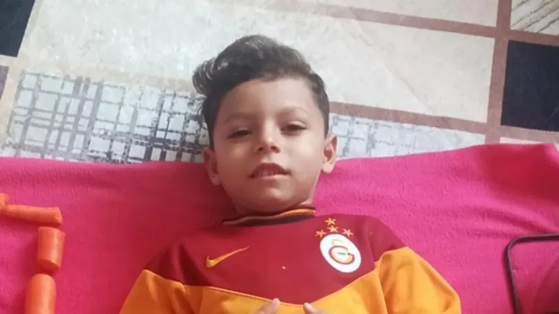Flaş Haber: Kamyonet Faciası! 8 Yaşındaki Çocuk Hayatını Kaybetti