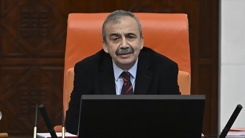 Sırrı Süreyya Önder Vefat Etti: Ünlülerden Duygu Dolu Veda Mesajları