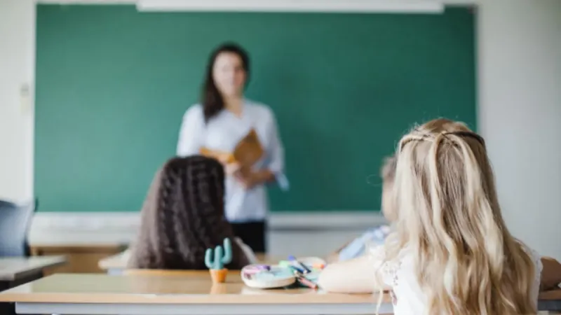 Öğretmen maaşları ne kadar olacak, yüzde kaç zam gelecek? Ocak ayı öğretmen ve uzman öğretmen zamlı maaşı