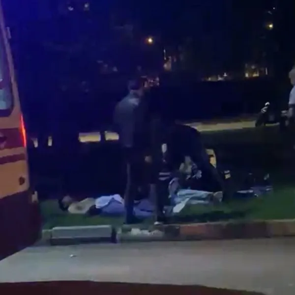 Parkta 2 genci lazerle taciz edip, bıçakla yaralayan 2 şüpheliden 1’i tutuklandı