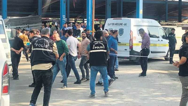 Adana'da Pazarda Kanlı Hesaplaşma! 2 Ölü, 5 Yaralı!