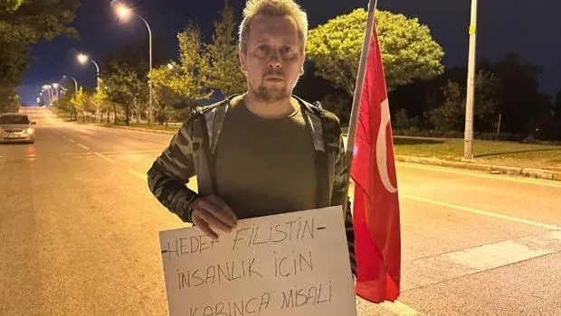 Tek kişilik protesto! Bir avuç un ve Türk Bayrağı ile Gazze için yola çıktı