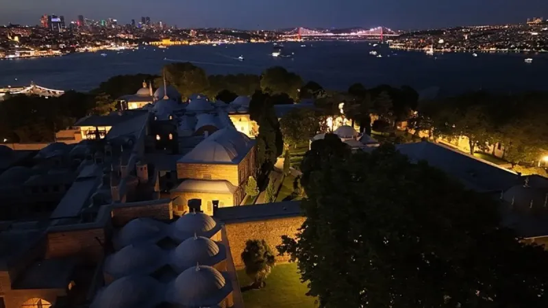 Topkapı Sarayı gece ziyaretçilerini ağırlamaya başladı