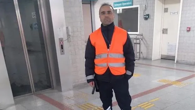 Trende sigara içtiği için kendisini uyaran güvenlik görevlisini öldürdü
