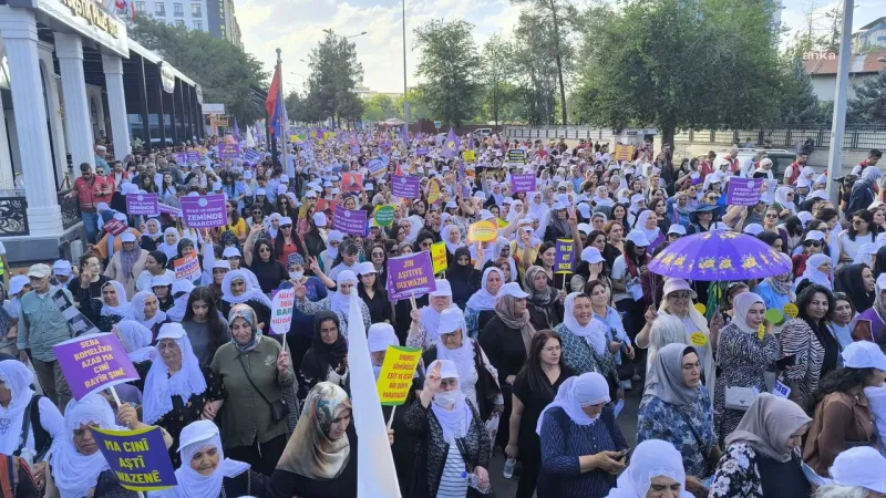 Tülay Hatimoğulları: Bizler bu topraklarda barış istiyoruz