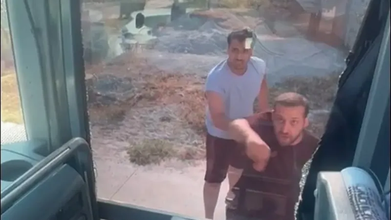 Turist Otobüsüne Taşlı Saldırı! O Şüpheliler Yakalandı mı?