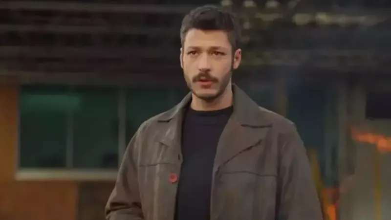 Ünlü oyuncu saçını pembeye boyadı!